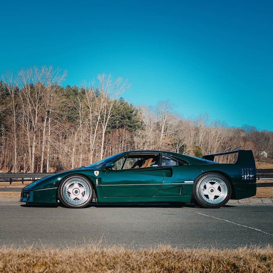 CarsWithoutLimitsさんのインスタグラム写真 - (CarsWithoutLimitsInstagram)「Ferrari F40 🌲  Owner @redshift75  #CarsWithoutLimits」1月31日 2時32分 - carswithoutlimits