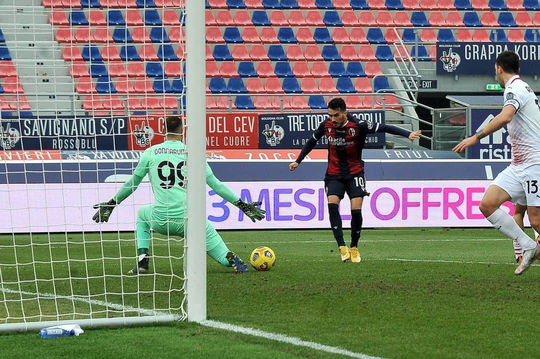ジャンルイジ・ドンナルンマのインスタグラム：「3️⃣ punti importanti su un campo difficile 💪 🧤 #BolognaMilan #ForzaMilan 🔴⚫️」
