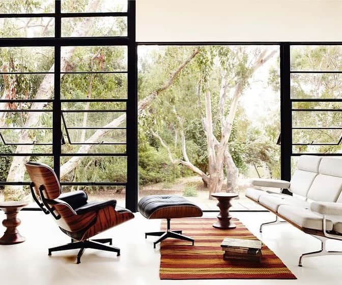 のインスタグラム：「“Whatever I can do, Ray can do better.” -Charles Eames of design partner and wife Ray Eames. Visit our stories to learn more about the incredibly talented designer Ray Eames. #womenwhomeanbusiness」