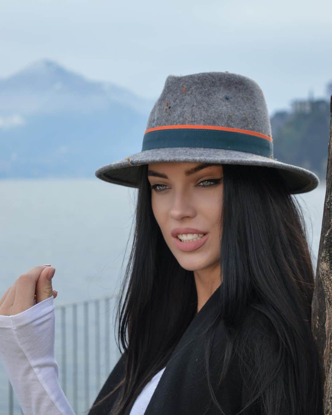 DASHA Dさんのインスタグラム写真 - (DASHA DInstagram)「La Mia collezione di outfits e capelli da @corsoportici . Qual’è il vostro preferito? ♥️ . . . . #look #outfit #fashion #blogger #influencer #woman #model #beauty #brunette #hatstyle #italia #italy #lombardia #influenceritalia #milano #love #mountains #nature」1月31日 2時53分 - dasha.kina