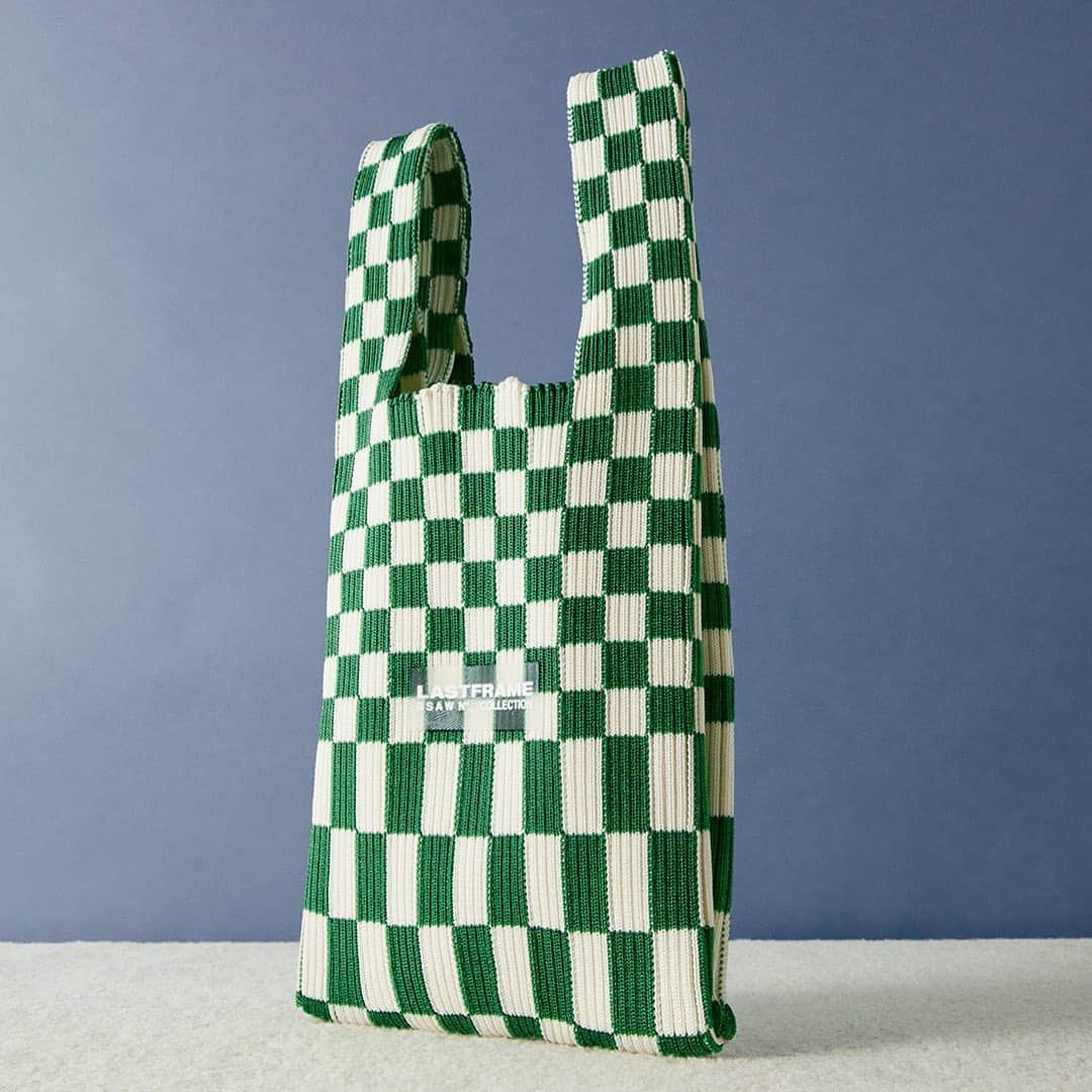 MATCHESFASHION.COMさんのインスタグラム写真 - (MATCHESFASHION.COMInstagram)「Knitted on a rare loom in Ishikawa, Japan, @lastframe_official’s checkerboard tote is the perfect antidote to January blues. Shop more just-in bags at the link in bio.」1月31日 2時45分 - matches