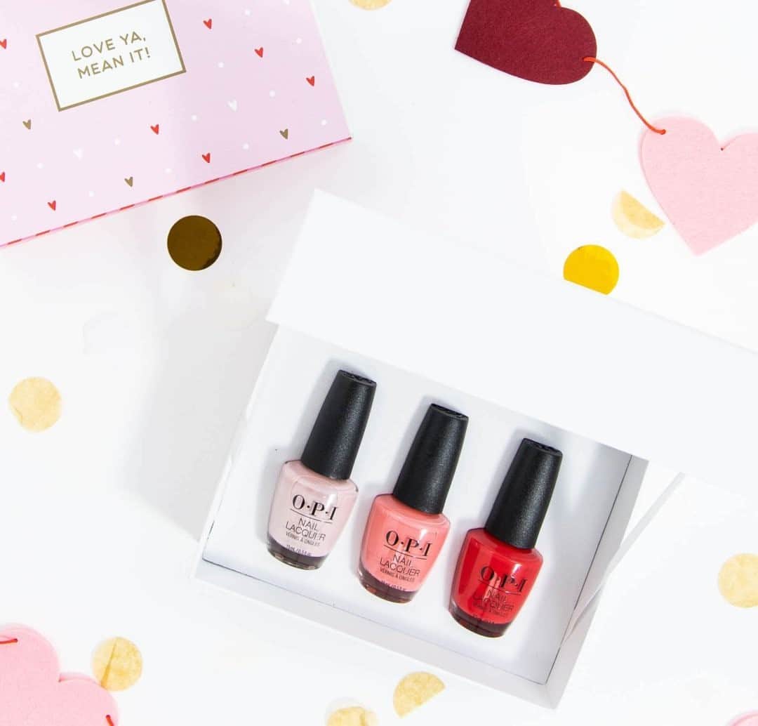 OPIさんのインスタグラム写真 - (OPIInstagram)「How we do #Valentines...#CustomGifting to help you send pretty polishes in irresistible shades to everyone you love! ❌⭕  Shades: #TiramisuForTwo, #PrincessesRule! and #BigAppleRed   #ColorIsTheAnswer #OPINailLacquer #OPIObsessed #PartyNails #PinkNails #PinkMani #ValentinesGift #RedNails #RedMani #GiftInspo #NailInspo"」1月31日 2時46分 - opi