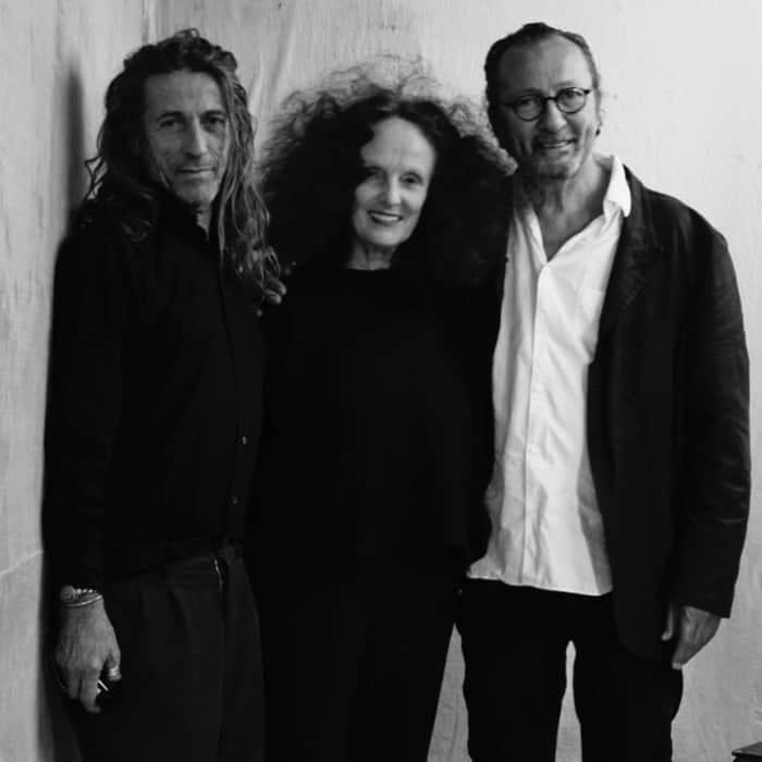 JULIEN D'YSのインスタグラム：「Avec Grace,Paolo i miss you @therealgracecoddington @roversi #studioluce #paris #janvier30.2021❤️🧡❤️」