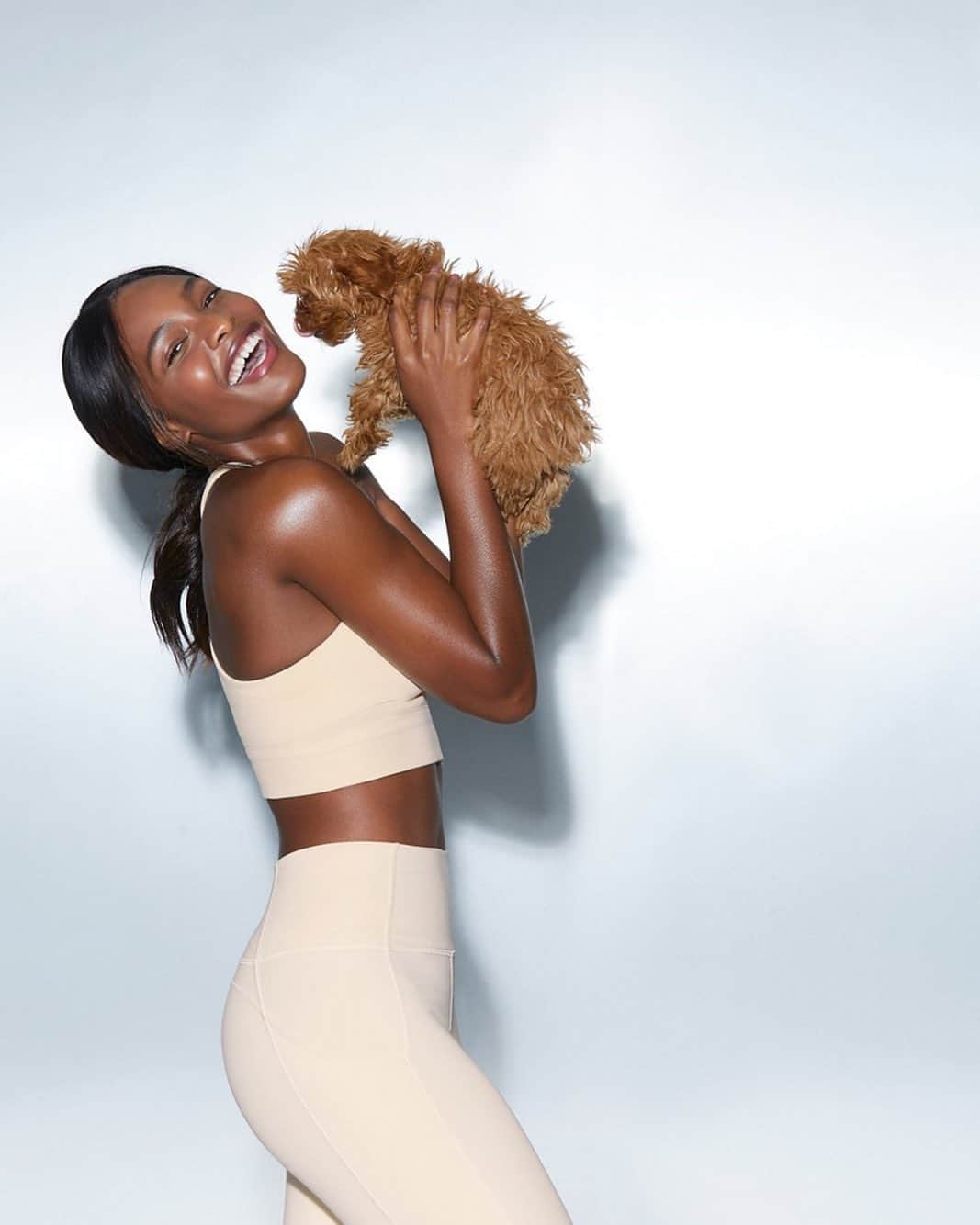 Anna Lylesのインスタグラム：「The gorgeous @mameadjei and @hintofhoneyyy 💘 hair by me for @fabletics @mrusch @iamemilydawn @eunicehesunpark @amandamaee_」