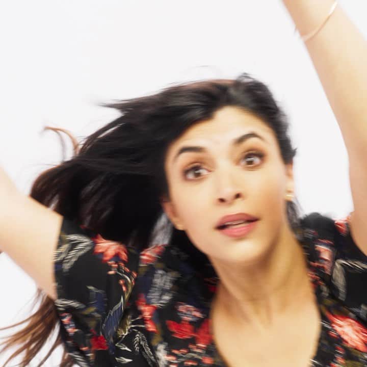 ハンナ・シモンのインスタグラム：「That time I had to shoot a fashion commercial and they brought in a wind machine and I’m like bruh I play a model on tv chill I’m basically @beyonce.」