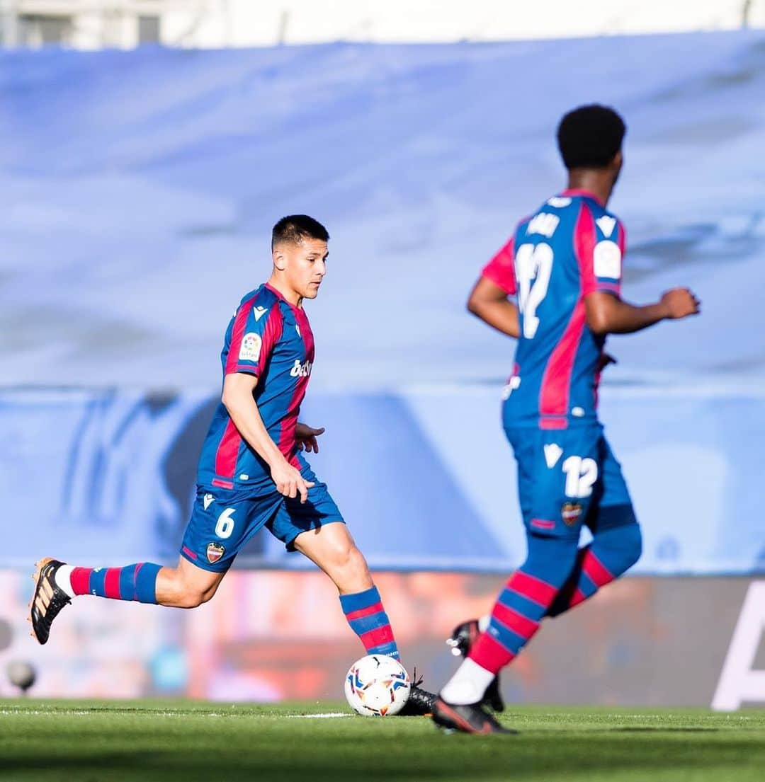 オスカル・デュアルテのインスタグラム：「Gran Victoria Equipo ➕3️⃣ 🍍 @levanteud  #puravida #juntossomosmasfuertes」