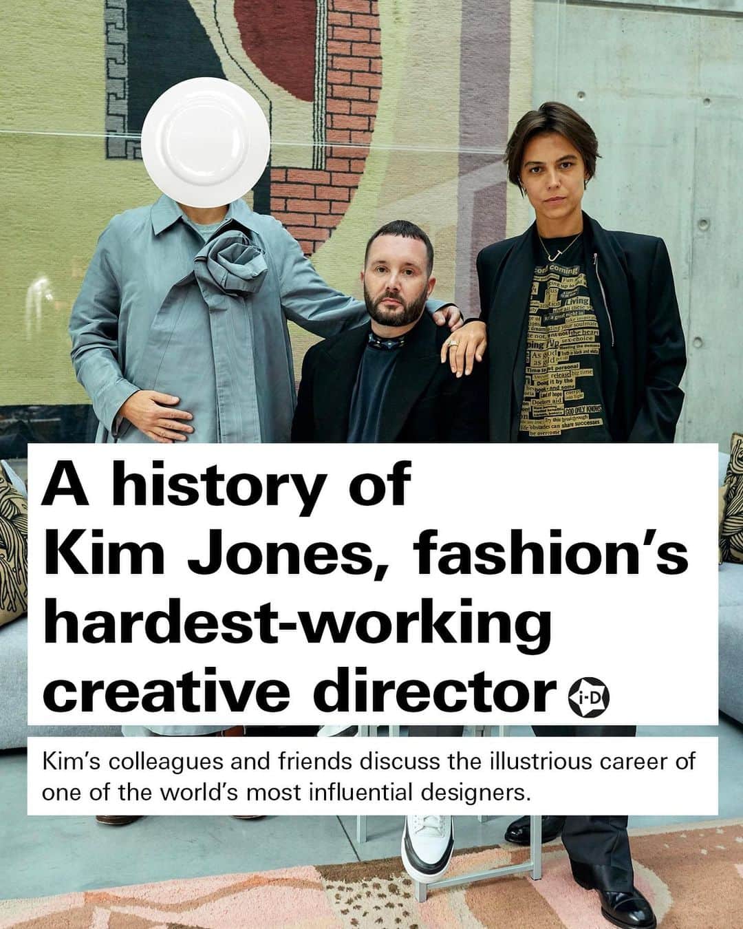 i-Dさんのインスタグラム写真 - (i-DInstagram)「In one of our most read stories this week, we get the inside story on the rise of one of the world's most influential fashion designers, @mrkimjones, via the people who know him best - his friends and colleagues.⁣ ⁣ Read now via link in bio.⁣ ⁣ .⁣ .⁣ .⁣ Text @osman_ahmed_ + @mahoroseward⁣ #KimJones #Umbro #Dunhill #LouisVuitton #Dior #Fendi」1月31日 3時48分 - i_d