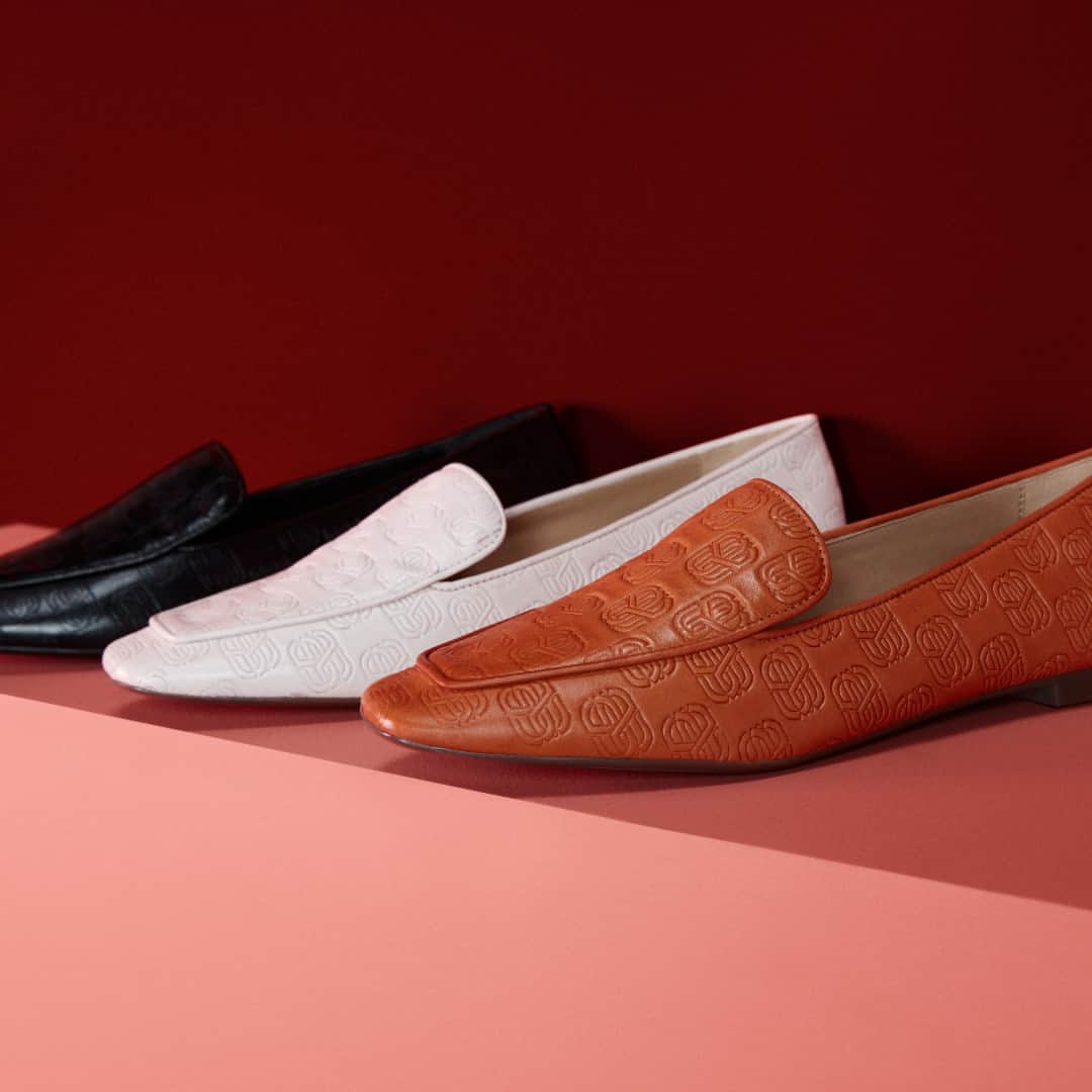 Schutzのインスタグラム：「EMBLEM SHOES? YES, PLEASE ❤️ #schutzemblem」