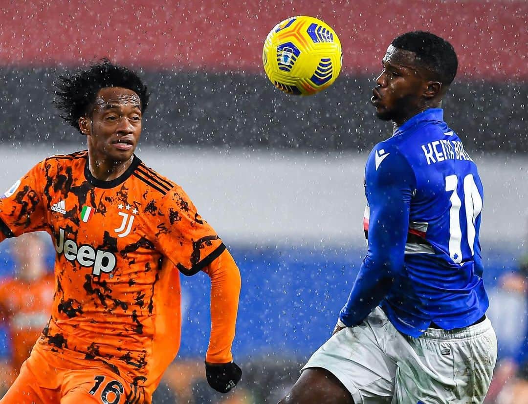 UCサンプドリアのインスタグラム：「⏹ #SampJuve 0-2.   #FORZADORIA 🔵⚪️🔴⚫️⚪️🔵」