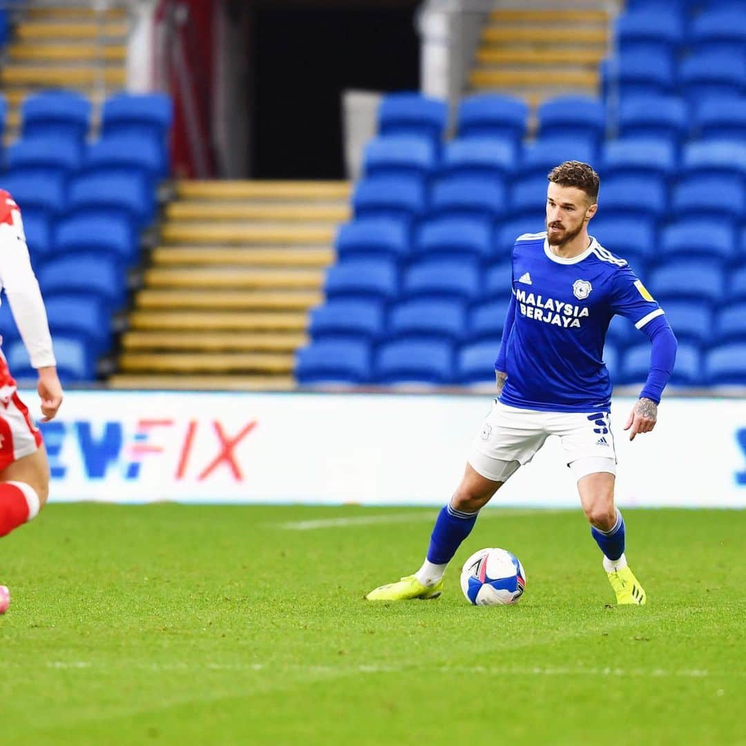 ジョー・ベネットのインスタグラム：「Nice to be back and a positive performance from the boys ⚽️💫」