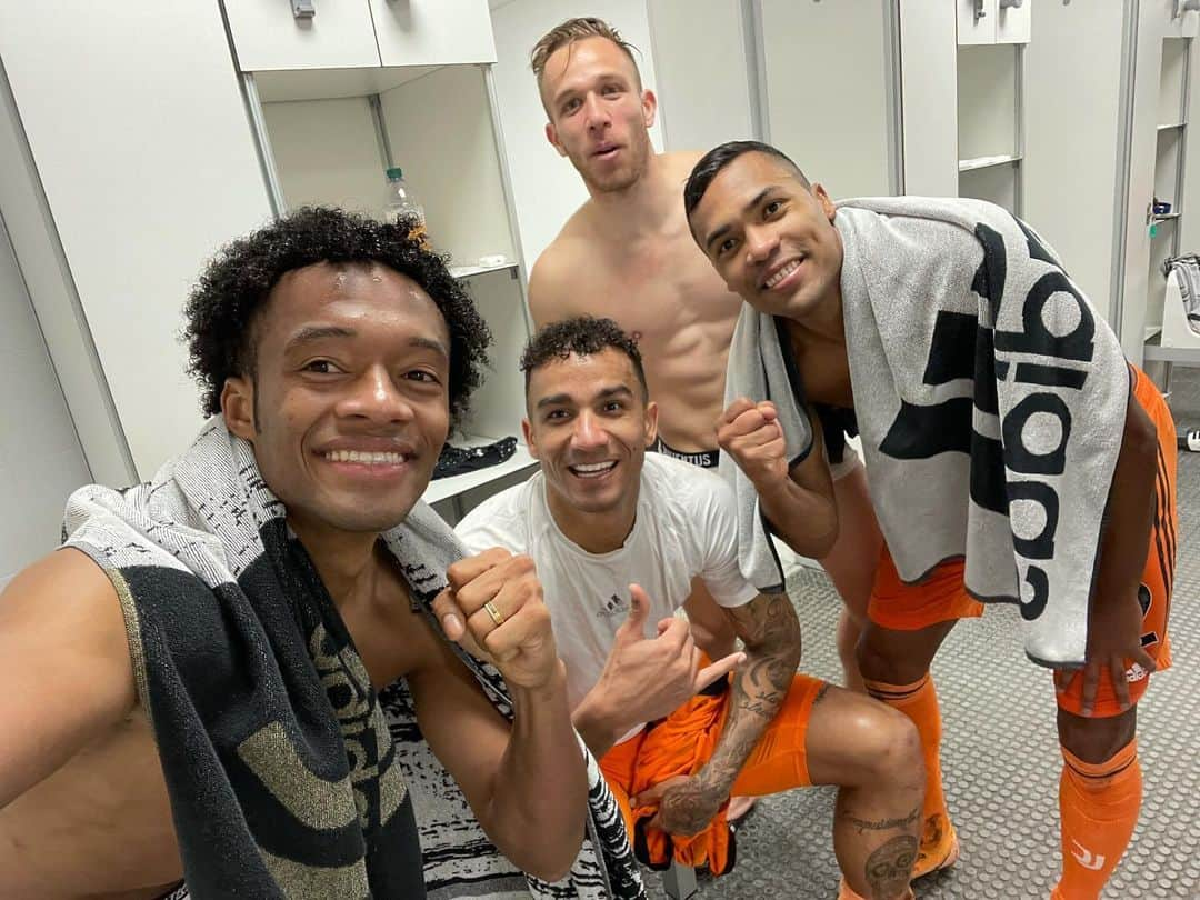 フアン・クアドラードのインスタグラム：「Buen triunfo panitas  toda gloria y honra para ti Señor JESÚS 🙏🏾🙏🏾 #finoallafine #forzajuve 🏳️🏴 #sudacas」