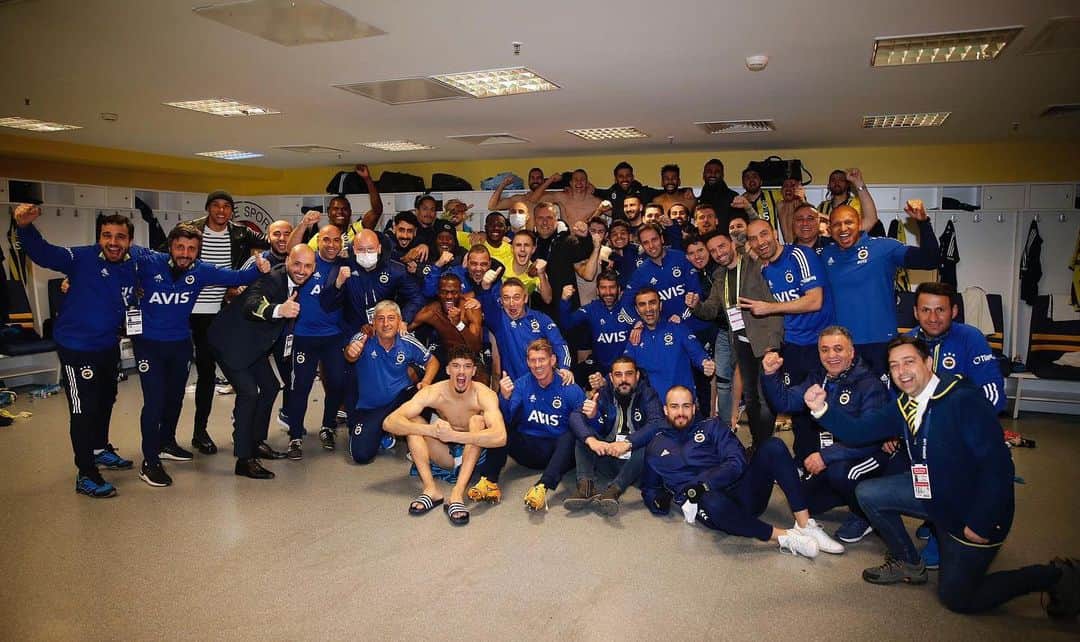 のインスタグラム：「Keep going #fener 💛💙」