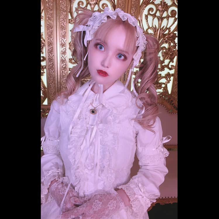 赤木クロのインスタグラム：「白ゴス🖤 、 、 、 、 、 、 、  #anime #animegirl #animejapan #animeworld #japan #japanesegirl #日本  #comic #cos #cosplay #cosplayer #cosplaygirl #cosplayers #コスプレ #コスプレイヤー  #gravure  #lingerie  #일본여자 #코스프레 #그라비아 #角色扮演遊戲　#lolita #lolitafashion #ロリィタ #ロリィタファッション」