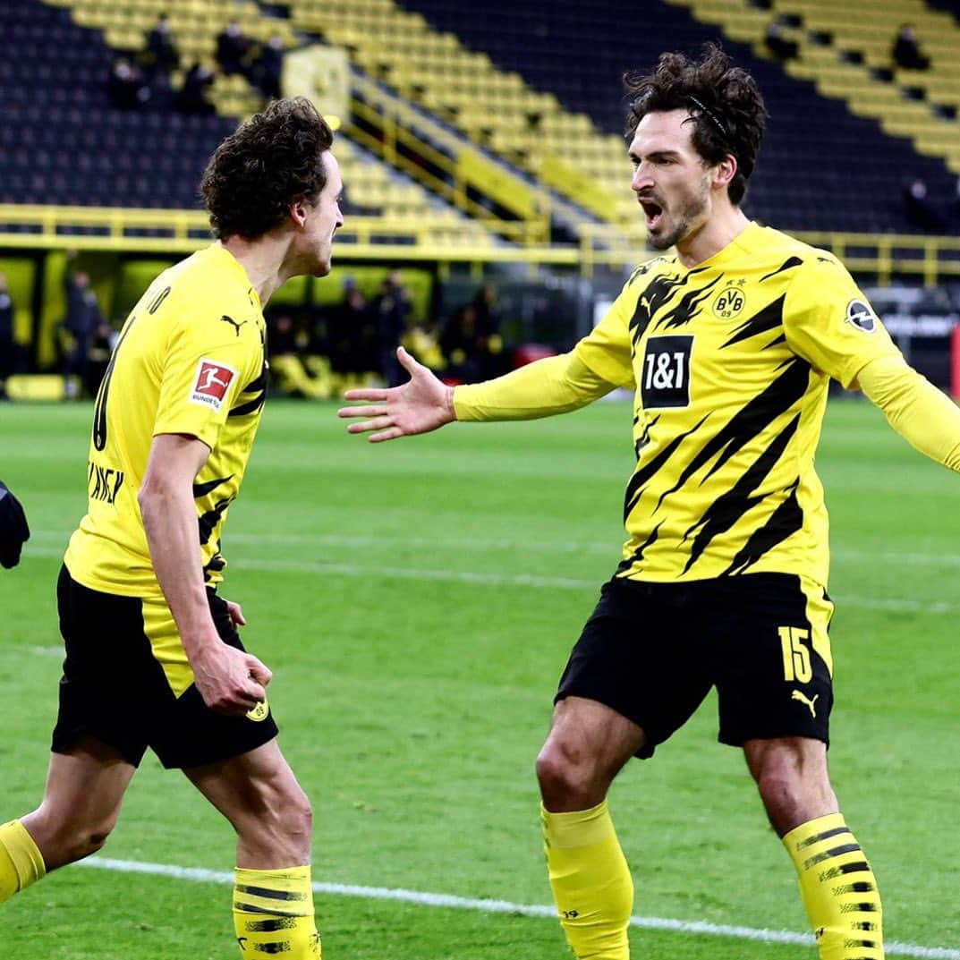 マッツ・フメルスのインスタグラム：「Sehr glücklich über den Sieg und dieser Kerl @thomasdelaney mit einem Monsterspiel heute 🔥💪🏻」