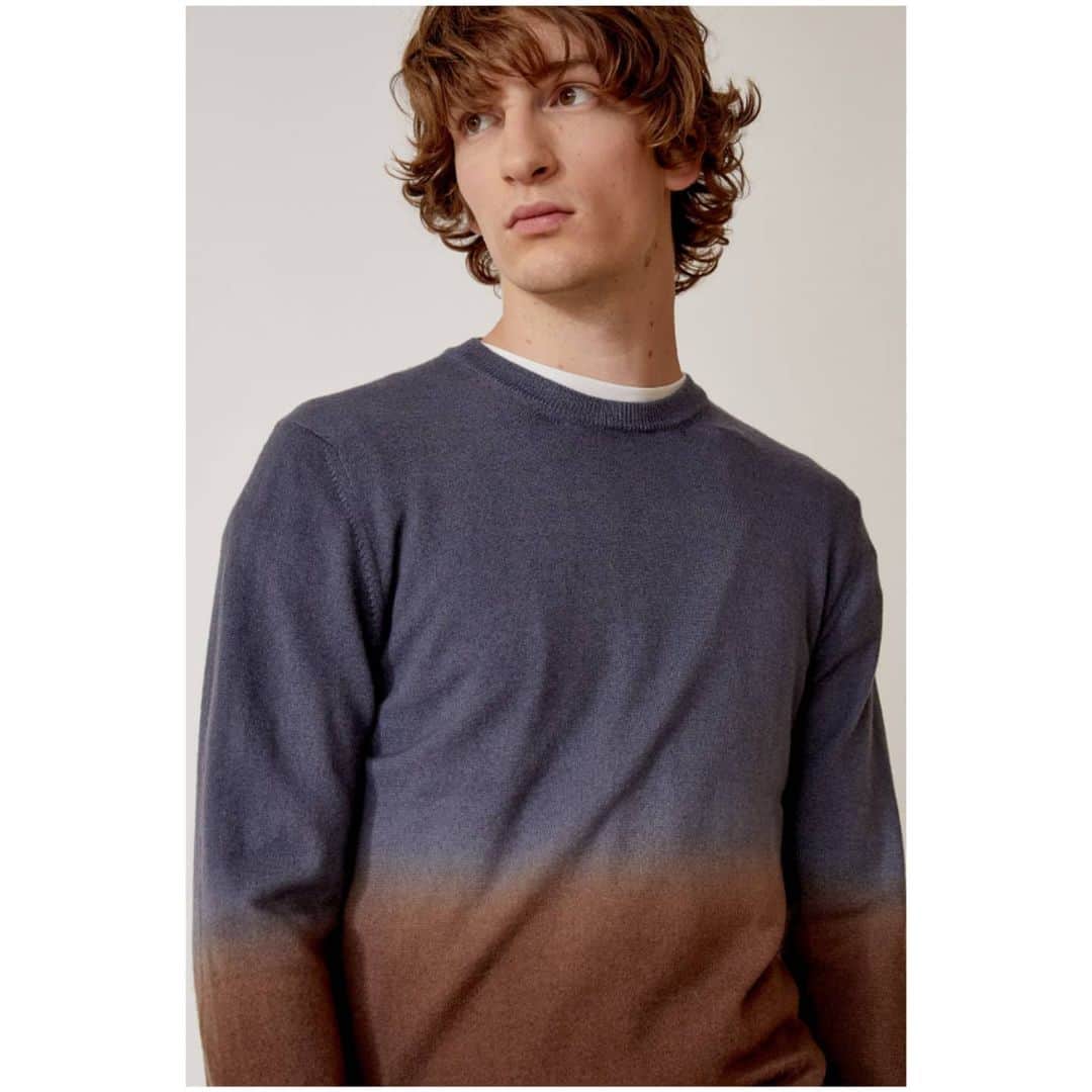 アルテアのインスタグラム：「Altea FW20  Hand tie-dyed fine gauge knitwear, made in Italy.  #alteamilano#knitwear#madeinitaly #tiedye」