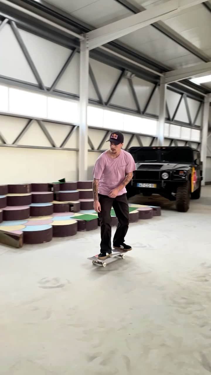 グスタボ・リベイロのインスタグラム：「Quick pull up at the park」