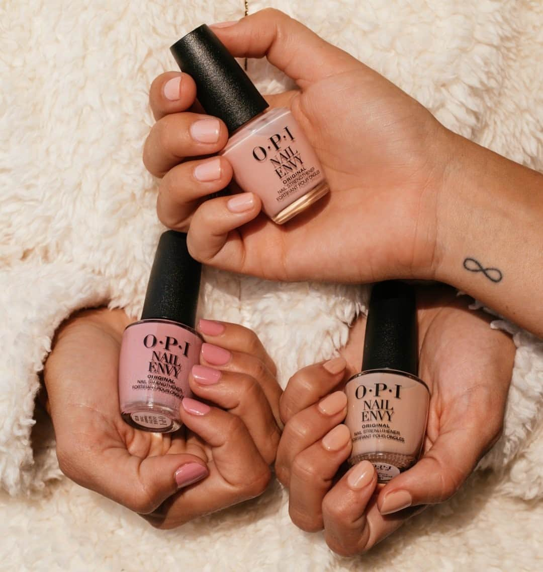 OPIさんのインスタグラム写真 - (OPIInstagram)「In 2021, live well and polish pretty! Enjoy #OPINailEnvy in three neutral shades for a soft touch of color while strengthening weak and #BrittleNails.  Shades: #HawaiianOrchid, #BubbleBath and #SamoanSand  #ColorIsTheAnswer #OPIObsessed #PinkNails #NailRoutine #PinkMani #NudeNails #NudeMani #NeutralMani #NeutralNails #DIYNails #NailInspo #SelfCare #NailCare #NailCommunity #NailGoals #StrongNails #WeakNails #NailStrengthener #HealthyNails"」1月31日 5時00分 - opi