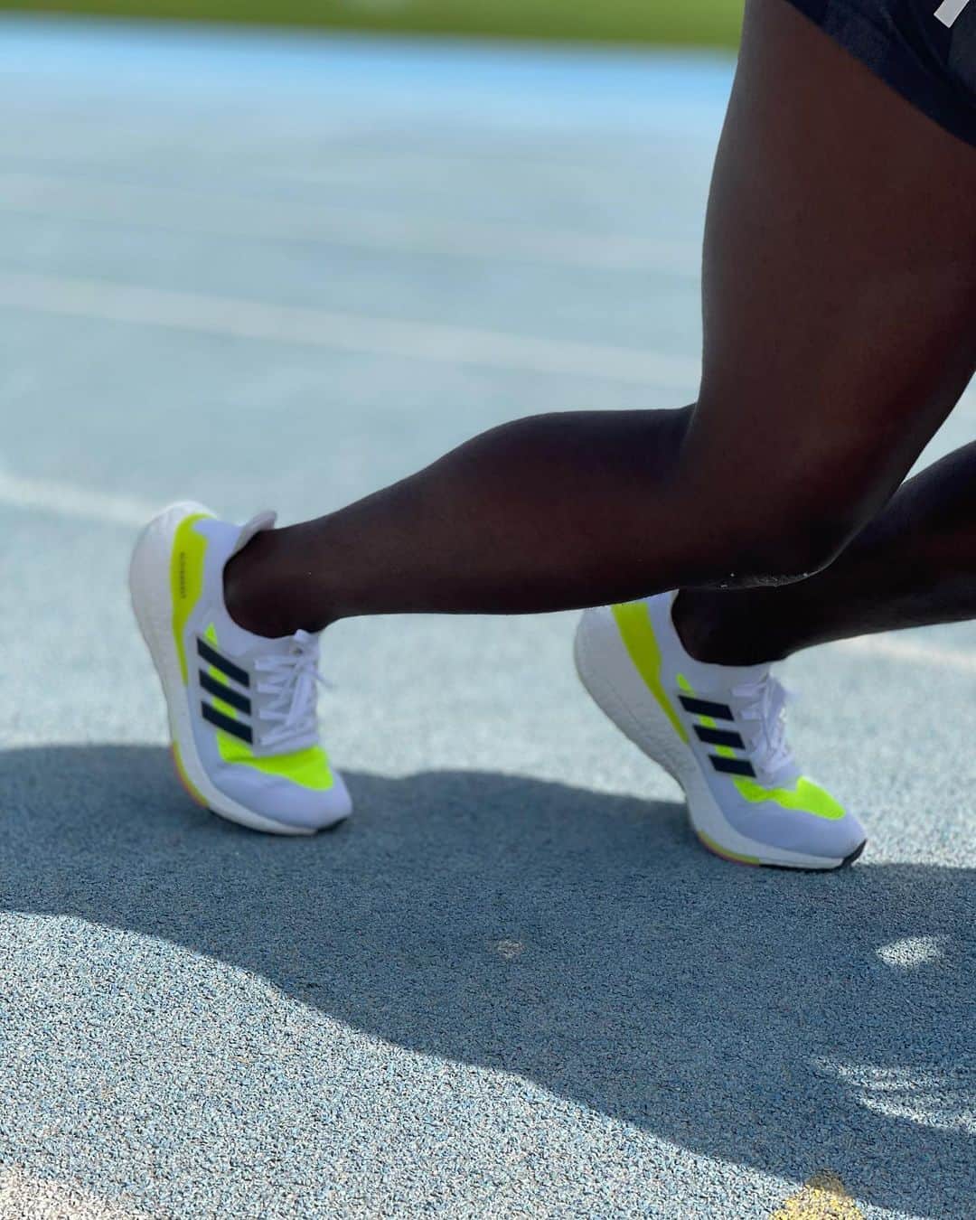 Kristal AWUAHさんのインスタグラム写真 - (Kristal AWUAHInstagram)「Introducing the new Ultraboost 21,  get ready for a year of HI ENERGY 💨☄️#makingrunningeasier   ➡️➡️https://www.adidas.co.uk/ultraboost_21  #ultraboost21  #createdwithadidas  @adidasrunning」1月31日 5時07分 - kristalawuah
