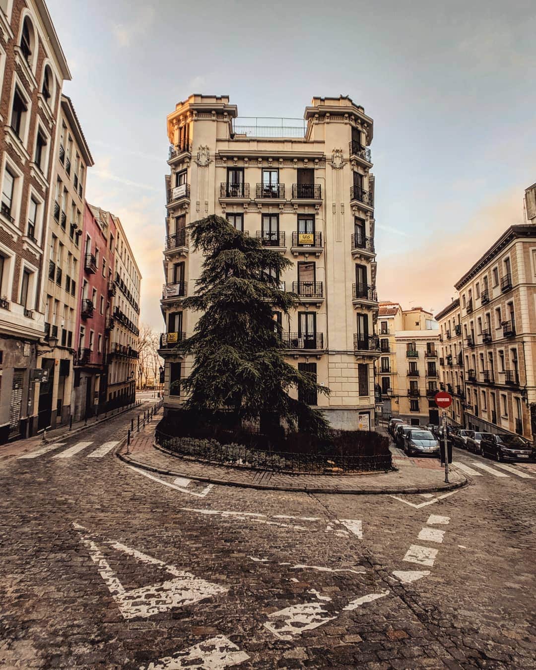 Guido Gutiérrez Ruizのインスタグラム：「Walks through #Madrid • Paseos por Madrid • Which one is your favourite? - ¿Cuál es tu favorita?」