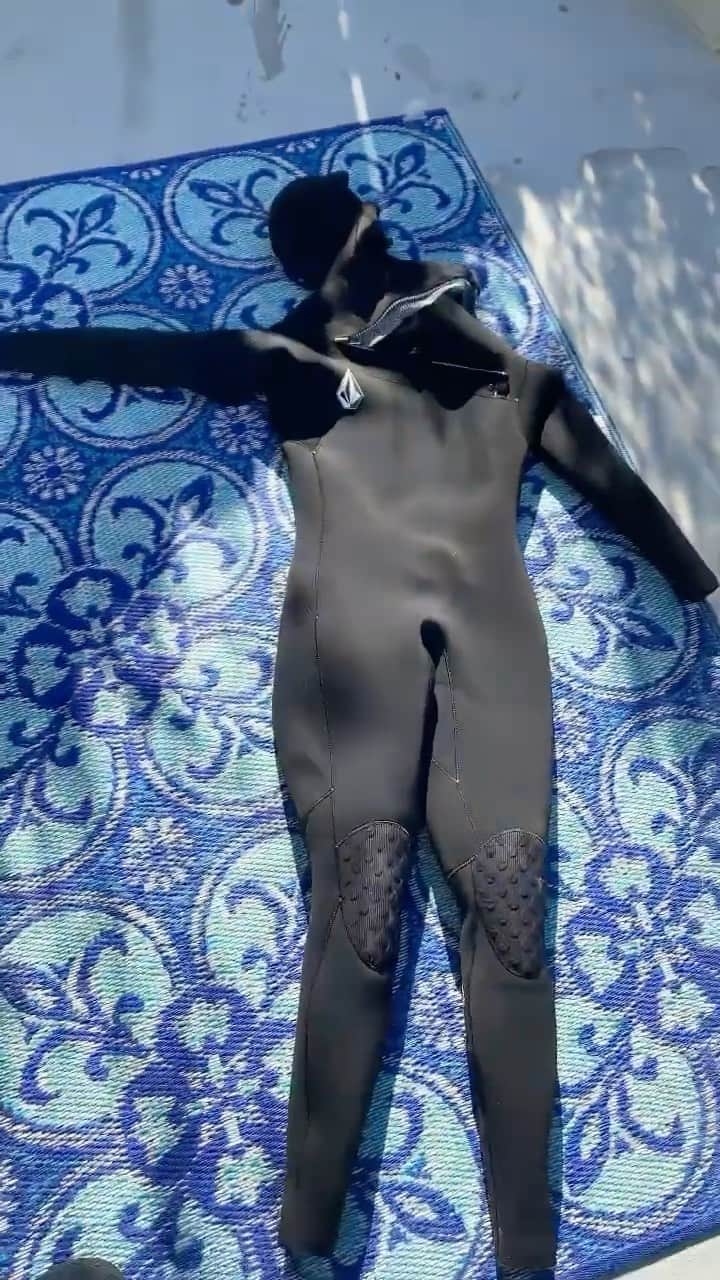 ボルコムのインスタグラム：「Kicking off the weekend with a little surf session in the new @volcomsurf Modulator Wetsuit! 🏄‍♂️ Get yours at 👉🏽 vol.cm/wetsuits 👈🏽」