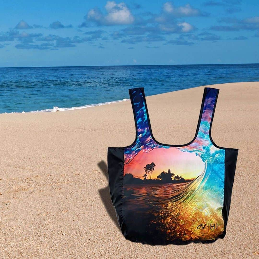 クラーク・リトルさんのインスタグラム写真 - (クラーク・リトルInstagram)「Reusable nylon tote bags featuring iconic and vibrant 'Rainbow Shave Ice’ image on both sides. Available in small, medium and large at ClarkLittle.com and @clarklittlegallery in Haleiwa  #shoots #aloha #clarklittle 🆑」1月31日 5時15分 - clarklittle