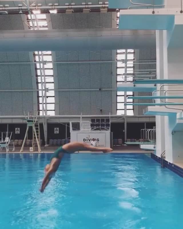 JOLYN Swimwearのインスタグラム：「@anabellesmith showing us what PERFECTION looks like 🤩🙌⚡️ // #jolynaustralia」