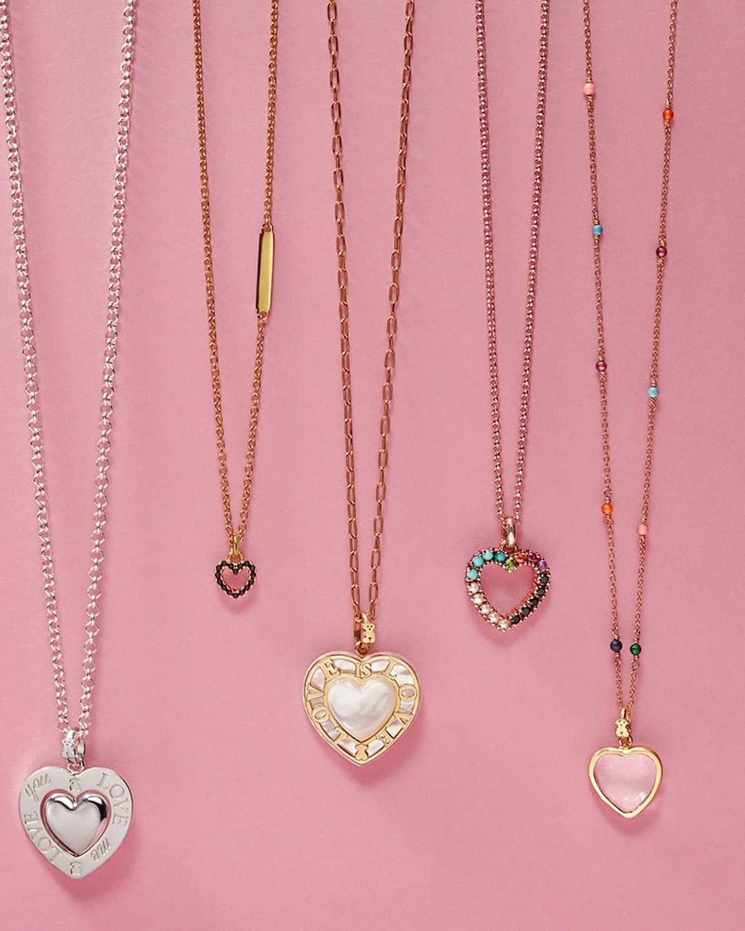 トウスさんのインスタグラム写真 - (トウスInstagram)「This Valentine's Day, have your jewelry engraved to make it unique. / Este San Valentín, graba tu joya y haz tu regalo único. #ColorsOfLove #TOUSJewelry #TOUSLovers」1月31日 5時16分 - tousjewelry