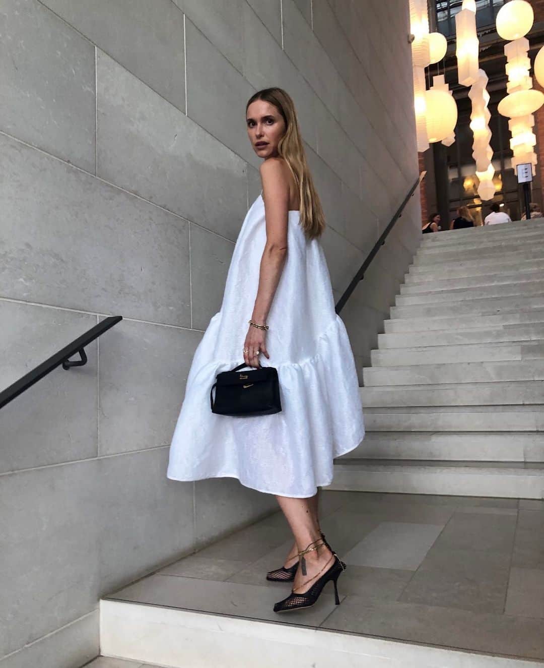 ペニーレ・タイスベックのインスタグラム：「Miss dressing up🤍」