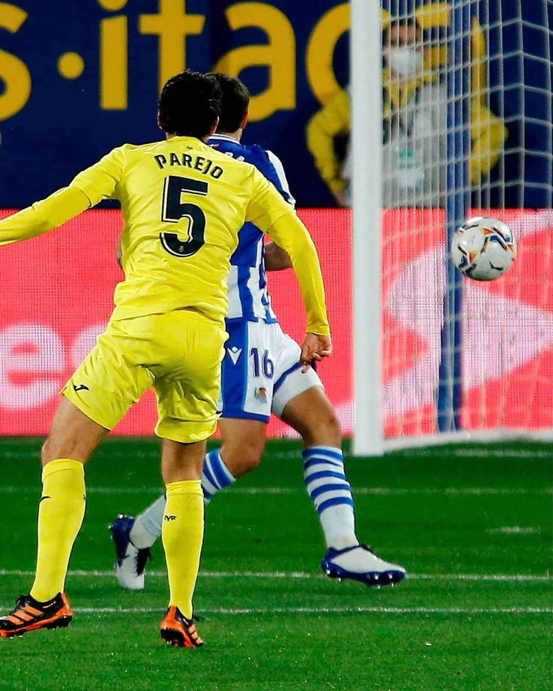 LFPさんのインスタグラム写真 - (LFPInstagram)「B💥💥💥💥M‼️  #LaLiga #LaLigaSantander #Villarreal #Parejo #Football #Goals」1月31日 5時25分 - laliga