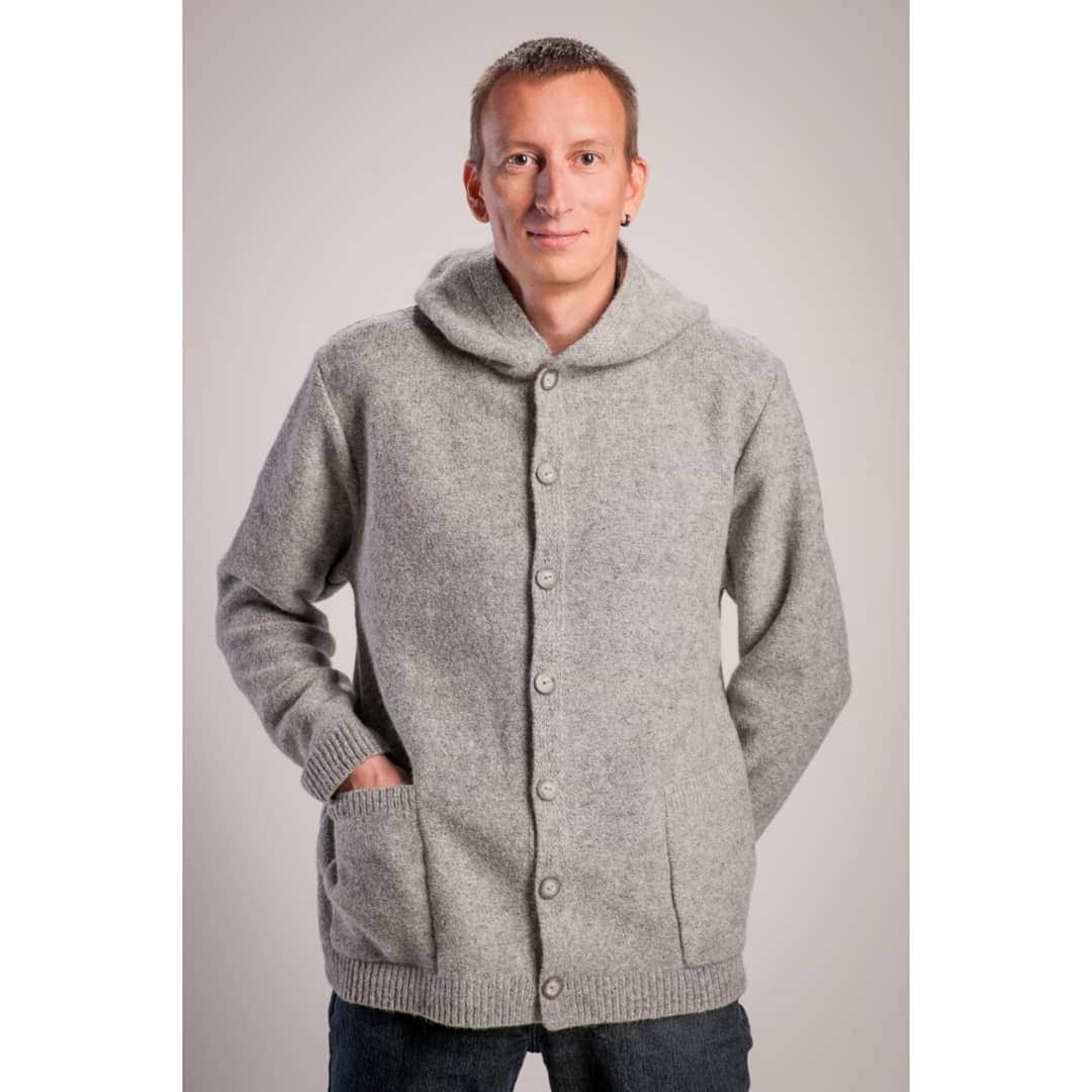 ティネスのインスタグラム：「We all have times when we wanna snuggle in and hide under the hood ❄ This men's jacket got you covered! 😎 It's 100% sheep wool yarn jacket with buttons, pockets and hood.  Order XS to XXL size in color you like from our yarn catalogue.  WWW.TINES.LV WORLDWIDE SHIPPING」
