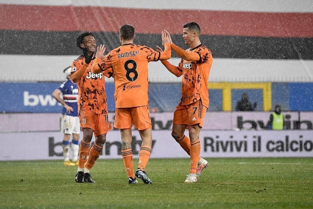 アーロン・ラムジーさんのインスタグラム写真 - (アーロン・ラムジーInstagram)「Yes boys, big 3 points 💪🏼 @juventus」1月31日 5時39分 - aaronramsey