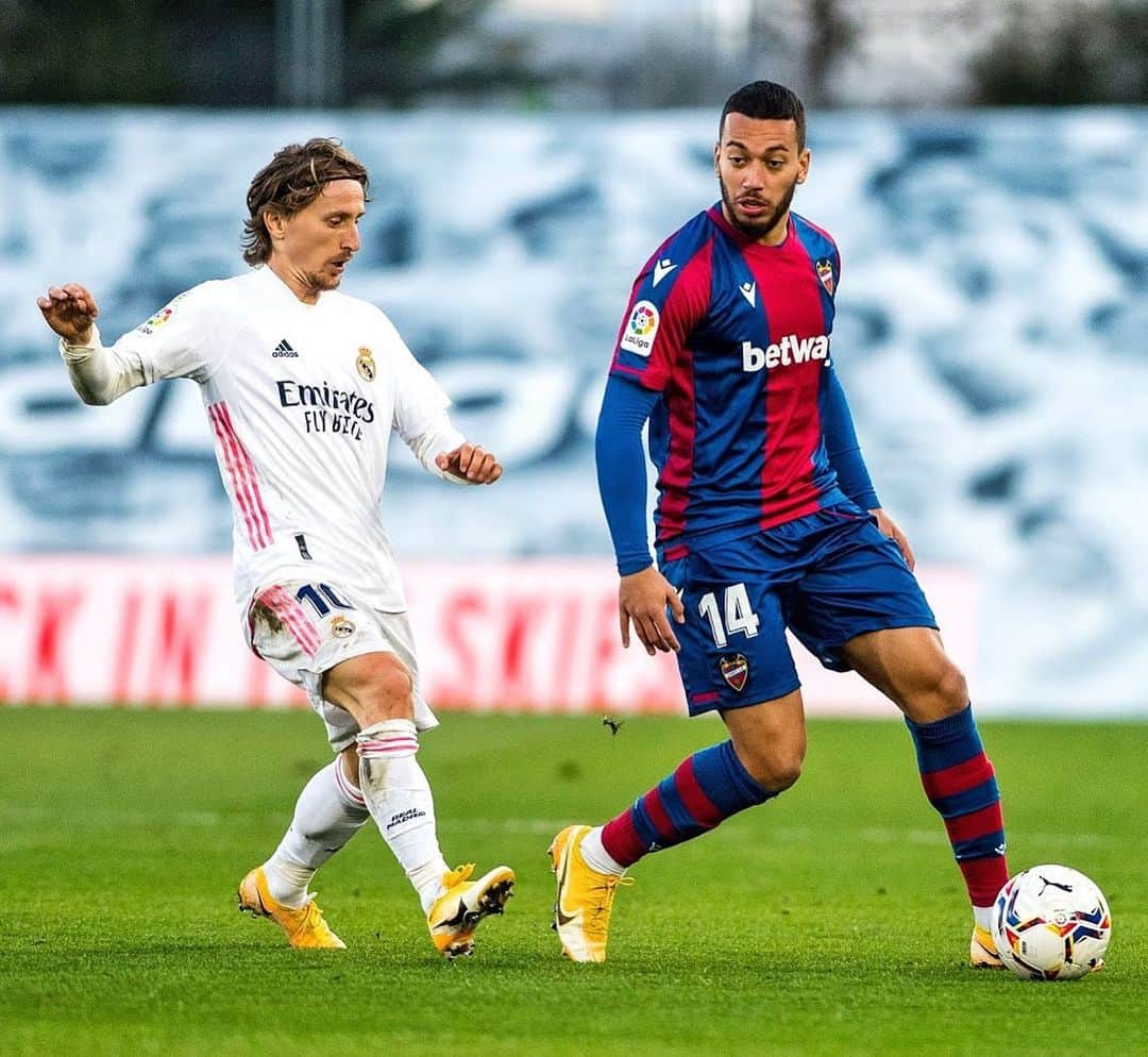 ルベン・ヴェソのインスタグラム：「Gran victoria ante un gran rival! Seguimos... ➕3️⃣🎒」