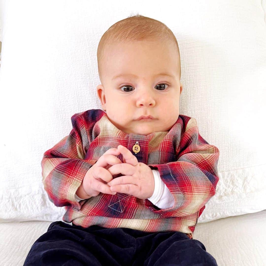 ジェシカ・シーバのインスタグラム：「Felt cute, won’t delete ever #Nikolas #12weeks」