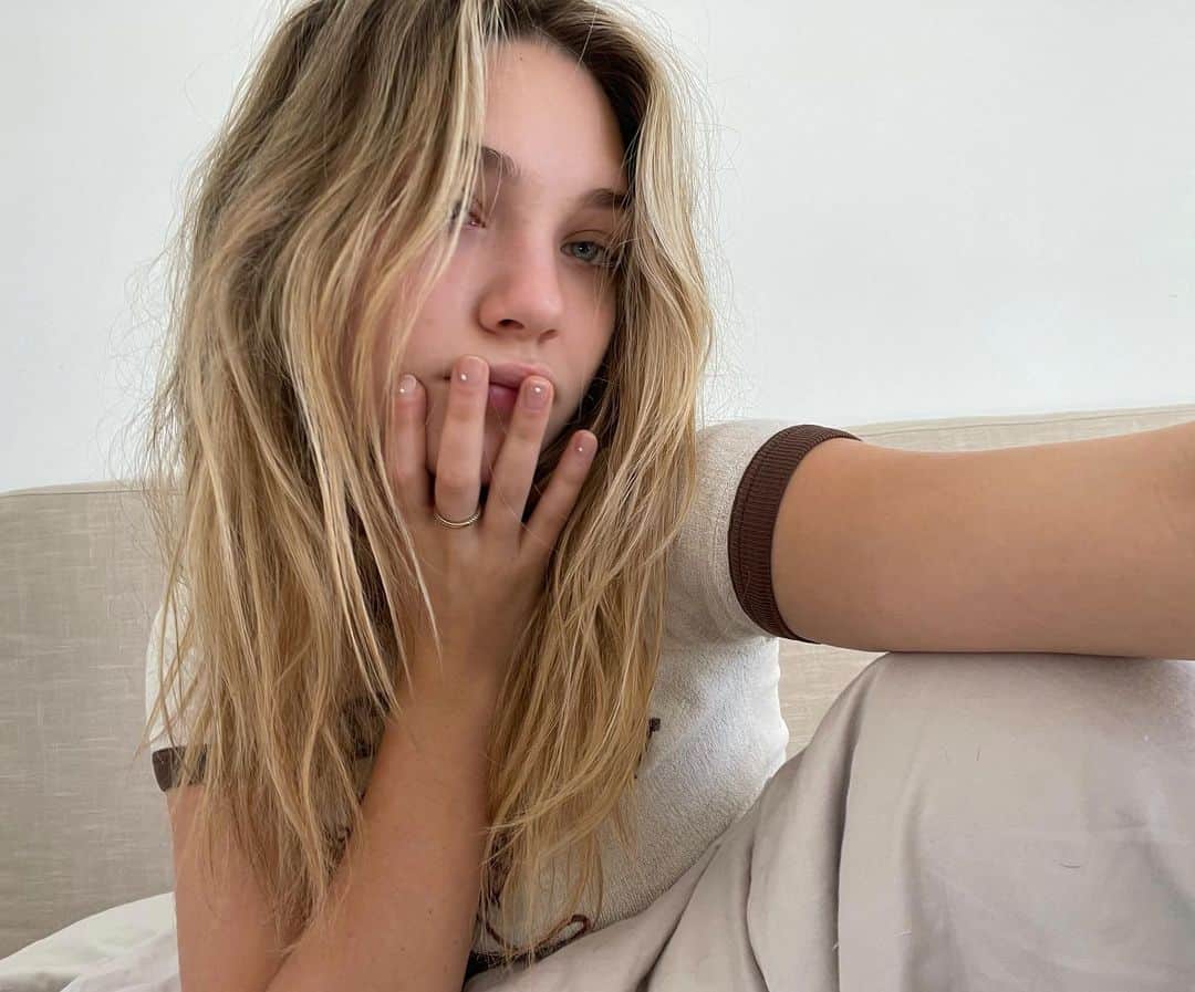 マディー・ジーグラーのインスタグラム：「wakey wakey」