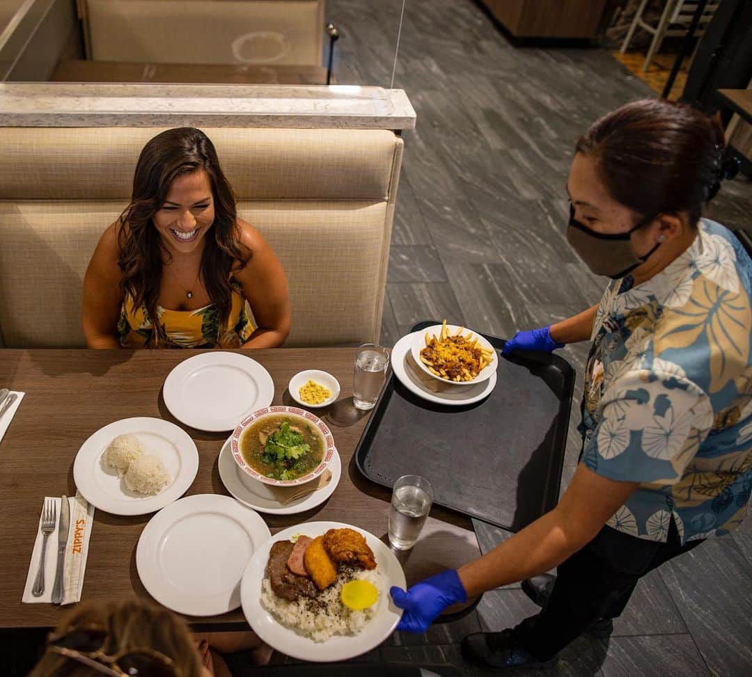 Zippy's Restaurantsのインスタグラム：「If you want to bring a smile to someone and get paid to do it then join the Zippy’s family! Come to our vitrtual job fair on Tuesday, Feb. 9 from 10am-12pm and register thru the link in our bio.」