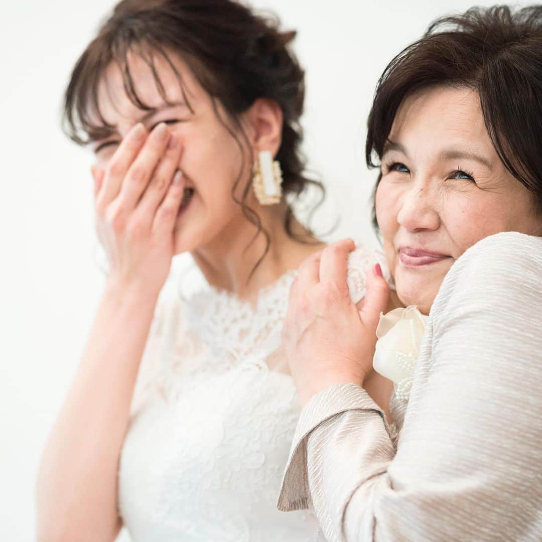 メゾン・ド・タカ芦屋さんのインスタグラム写真 - (メゾン・ド・タカ芦屋Instagram)「. wedding report更新しました♡  プロフィールからHPにアクセスお願いします🙇‍♀️  お2人のお母さまが大好きなBGMで サプライズ退場をした時の表情が とても嬉しいそうでとても印象的な ウェディングでした🌿  #ウェディングケーキ にも拘り、 春が待ち遠しい！！ そんなケーキに仕上がりました☺️」1月31日 17時30分 - maisondetaka_wedding