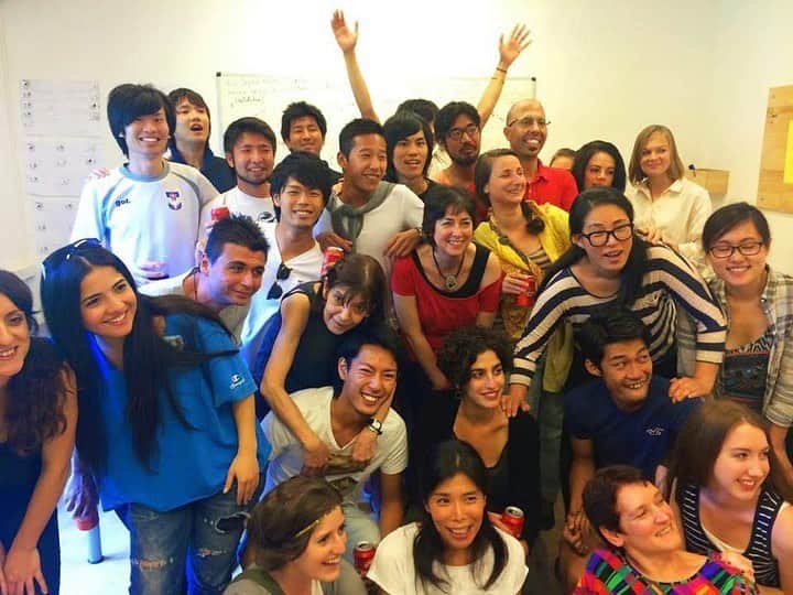 Alb Barcelona Football Academyのインスタグラム：「🟠アルビレックス新潟バルセロナヒストリー🔵 . 🗣語学学校編🇪🇸 . ✅1期生 ✅2013-14シーズン . 当プログラム開始当初から、キングスブルックという語学学校がアルビレックスバルセロナの留学生を受け入れてくれています。 . スペイン語の学習はもちろん、様々なイベントやアクティビティも開催してくれるとてもアットホームな学校🙌 . . #アルビレックス新潟 #バルセロナ #アルビバルセロナ #アルビレックス新潟バルセロナ  #サッカー #留学 #スポーツビジネス #指導者 #スペイン #スペイン語 #海外」