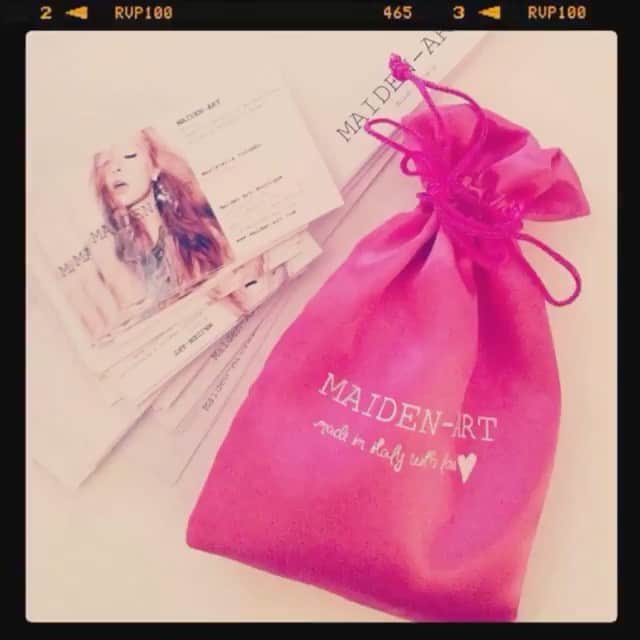 メイデンアートのインスタグラム：「Valentine’s Day  gift 💝 ideas 💡  . Shop link in bio💖💖💖 .  #valentine #love #valentinesday #valentines #gift #birthday #valentineday #valentinegift #handmade #gifts #like #art #anniversary #fashion #flowers #kadovalentine #kadoultah #bouquet #giftideas #instagood #valentinesgift #buketbunga #chocolate #florist #valentinesdaygift #photography #wedding #heart #follow #bhfyp」