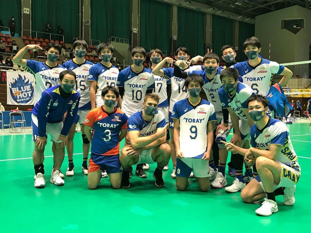 富田将馬のインスタグラム：「9勝目✨ 応援ありがとうございました😌 センターで写真撮れました✌🏻 引き続き応援よろしくお願いします🙇‍♂️  #東レアローズ」