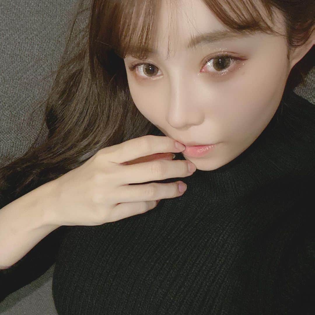二見れいさんのインスタグラム写真 - (二見れいInstagram)「隣きて？  #followｍe #follow#knit #フォロー#添い寝#眠い #ニット」1月31日 16時31分 - futamirei_all