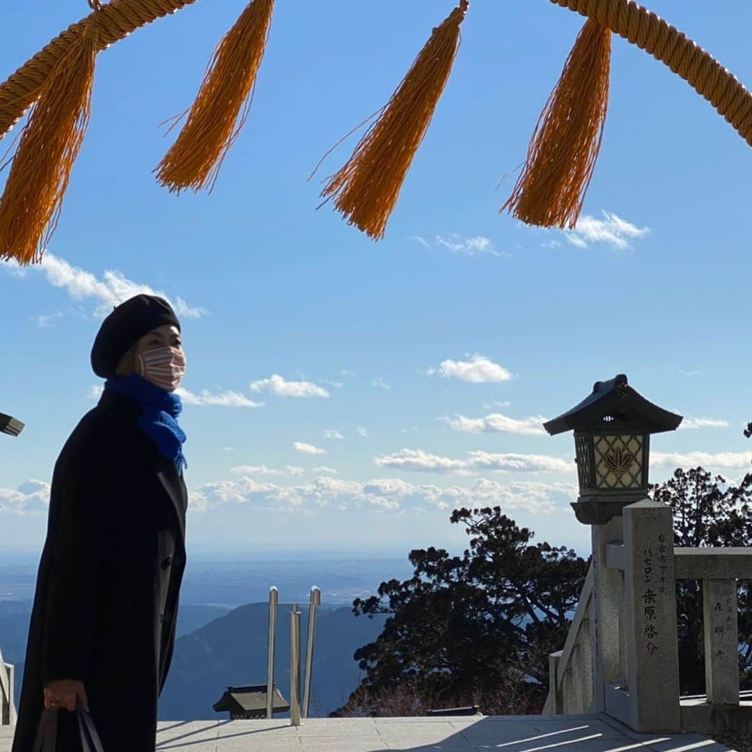 熊谷真実さんのインスタグラム写真 - (熊谷真実Instagram)「秋葉神社 最高のお天気 #秋葉神社#熊谷真実#正式参拝させて頂きました #冬の空#」1月31日 16時33分 - mami_kumagai310