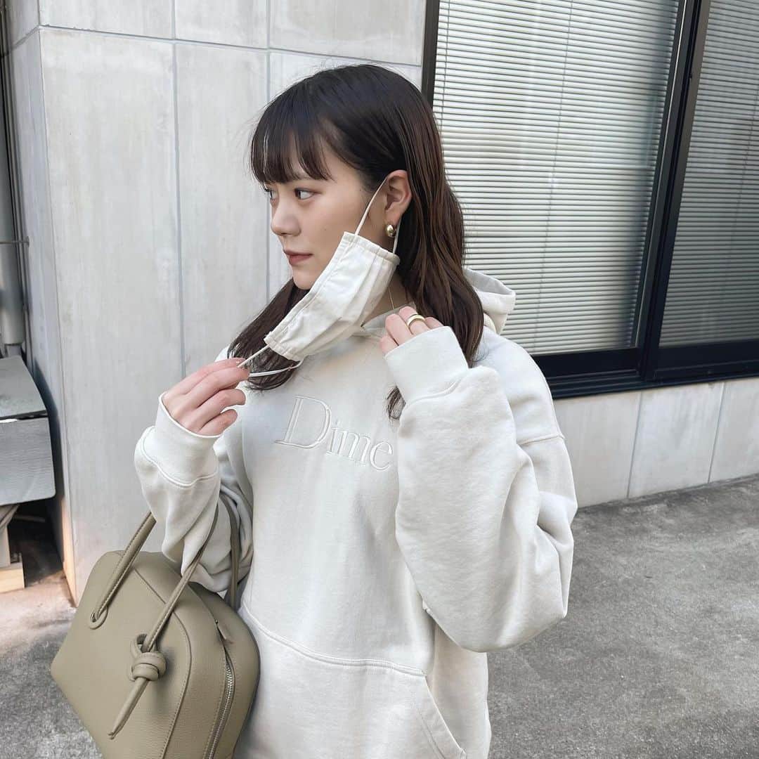 木村なつみのインスタグラム：「手から伝わる寒さ、、 色々タグ🏷」