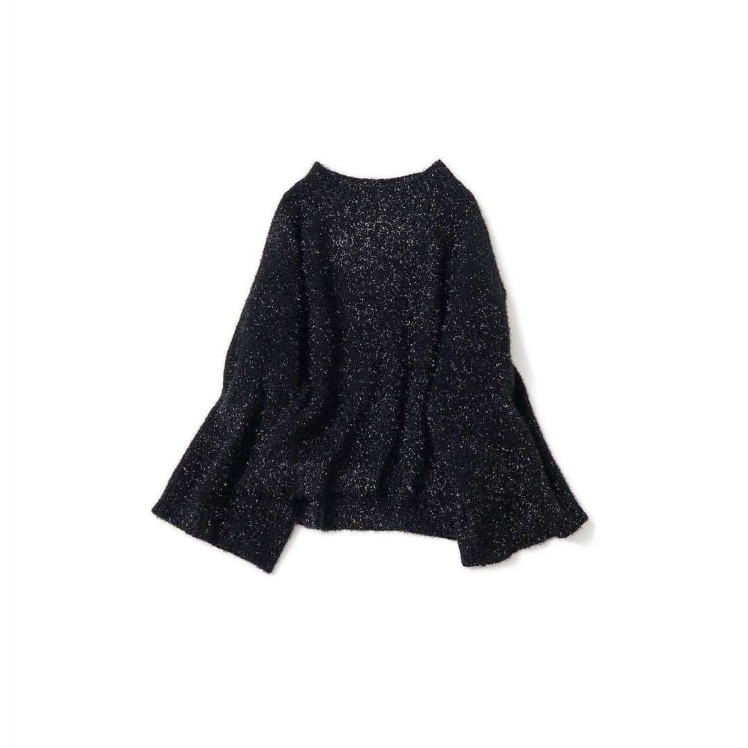 のインスタグラム：「・ K.Kshop ♦️Recommended♦️ ・ ♦︎ALTEAアルテア/プルオーバー キラキラニット（NERO) ・ 煌びやかなラメ糸が織り込まれたプルオーバーニット。 短めの着丈と、広がりのあるワイドスリーブが絶妙なバランス。合わせるボトムスによって、エレガントにもカジュアルにもお楽しみいただけます。カシミヤベースで暖かく、冬の大人のスタイリングにオススメの一枚です。 ・ #kkcloset #kkshop #菊池京子 #kyokokikuchi #コーディネート #coordinate #code #ootd #outfit #style #秋冬 #italy #black #knit」
