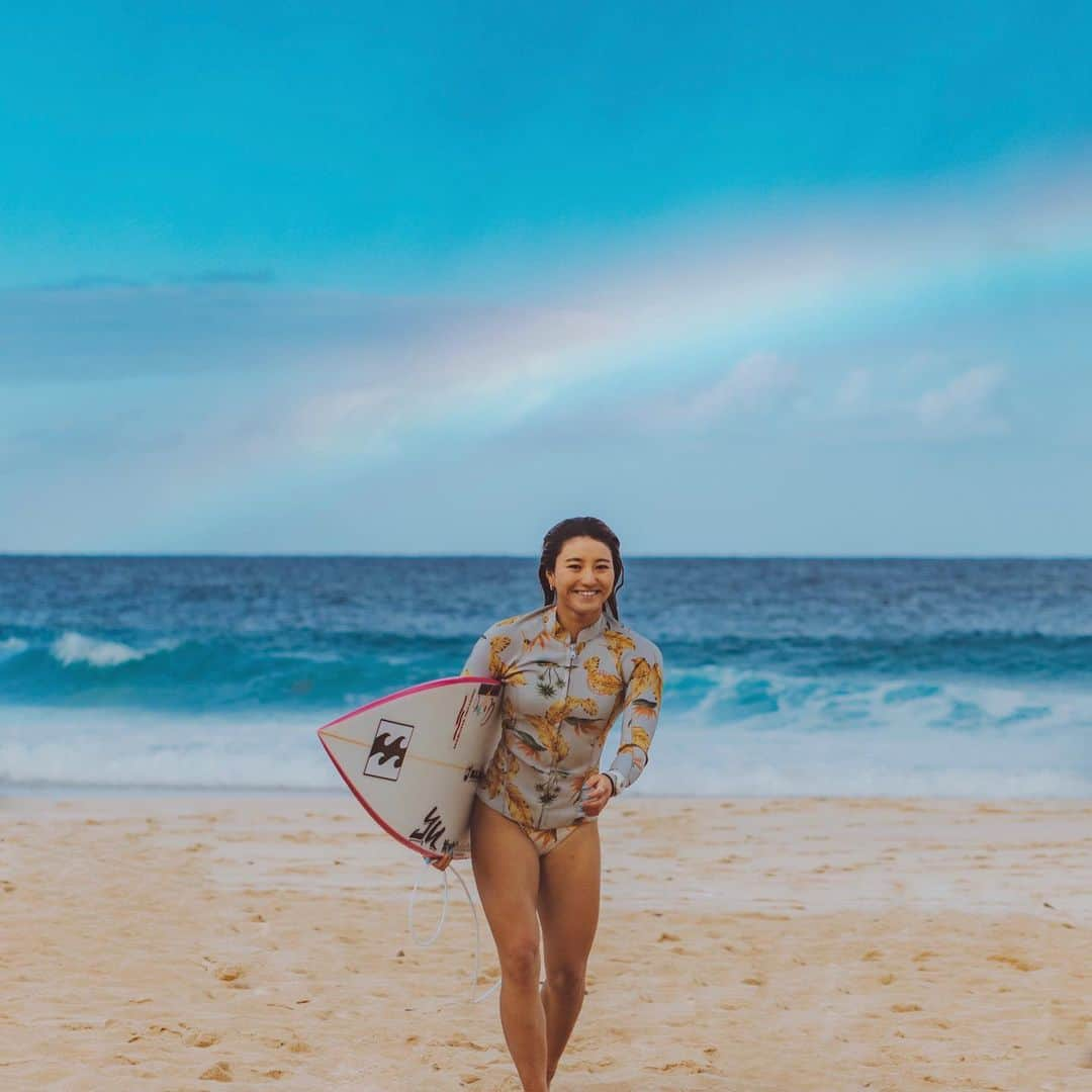 松田詩野さんのインスタグラム写真 - (松田詩野Instagram)「Rainbow after the rain :)🤍  📷　@yoshitanaka1  @billabongwomensjp @fcs_japan @hlna.jp @whitebuffalo_official #aerotech #yusurfboards」1月31日 16時51分 - shinomatsuda