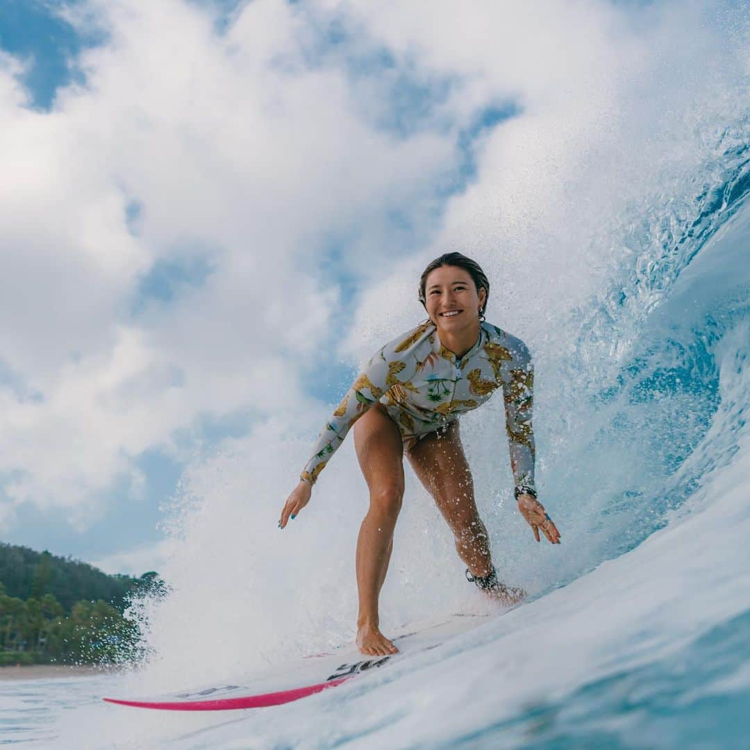 松田詩野さんのインスタグラム写真 - (松田詩野Instagram)「Rainbow after the rain :)🤍  📷　@yoshitanaka1  @billabongwomensjp @fcs_japan @hlna.jp @whitebuffalo_official #aerotech #yusurfboards」1月31日 16時51分 - shinomatsuda