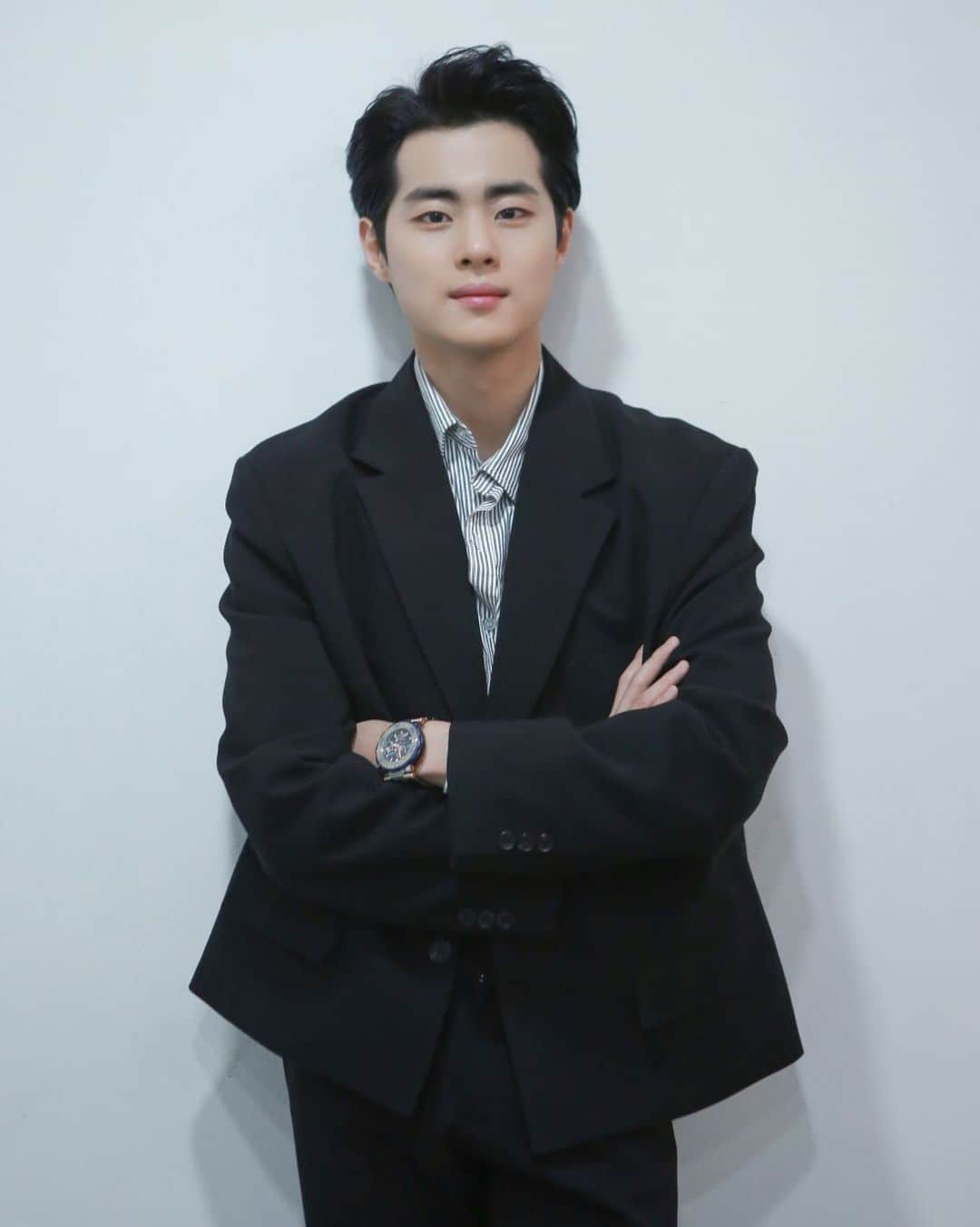 のインスタグラム：「따듯하게 기사 써주신 많은 기자님들 감사드려요  재미있던 인터뷰 시간이였어요 감사합니다.」