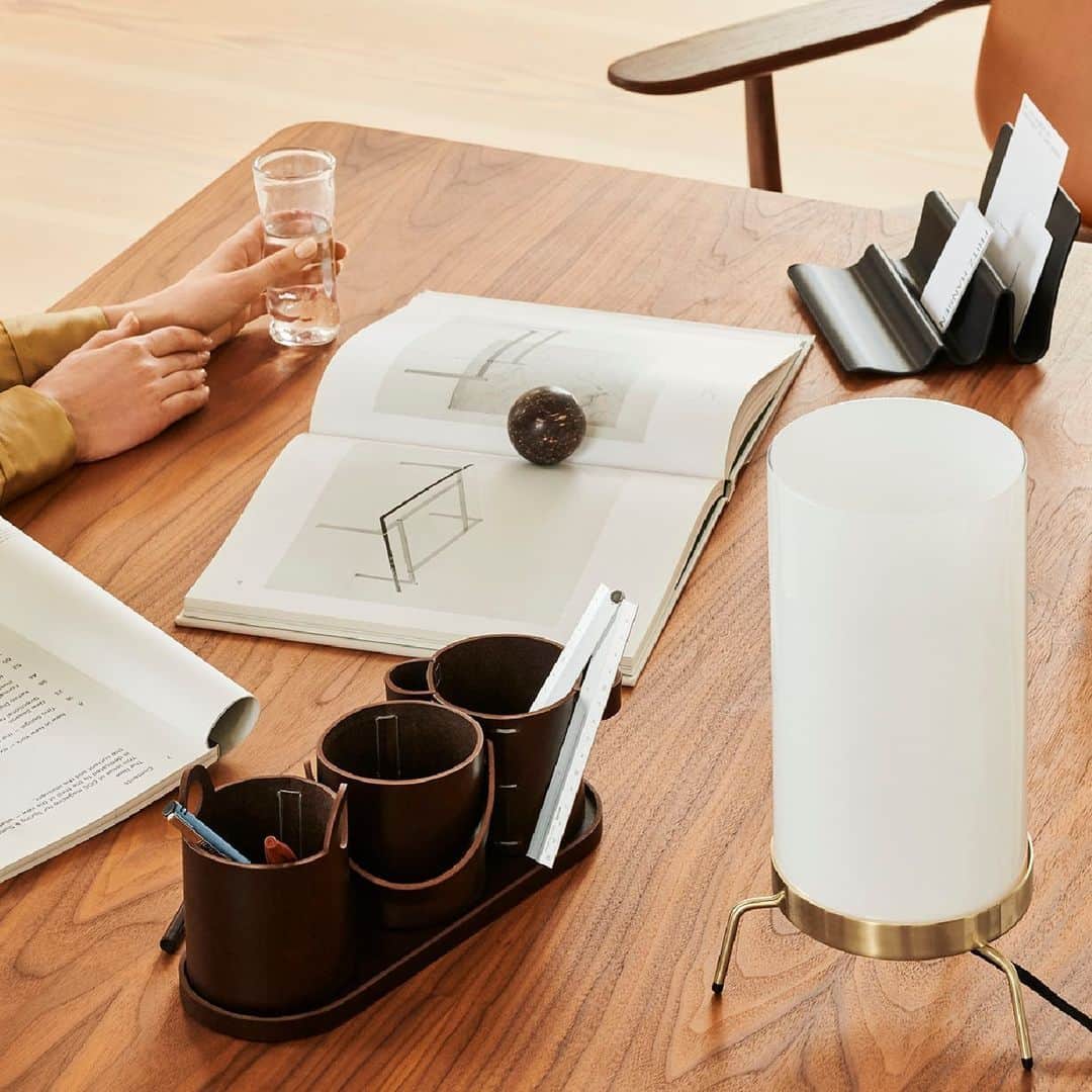 のインスタグラム：「Stay organised with home office accessories」