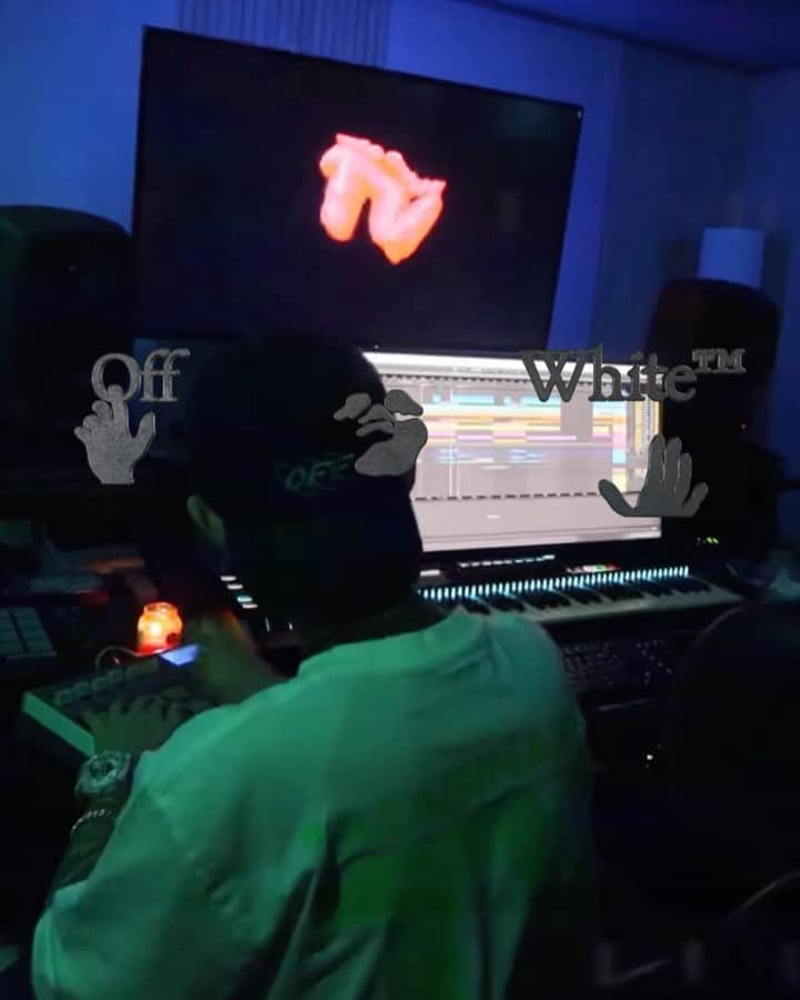 ソン・ファミンのインスタグラム：「https://www.off---white.com/en-us/imaginary-tv  Live streaming begins : 02.02.2021 12pm CET, 11am GMT, 6am EST  8pm Korean time 🇰🇷」