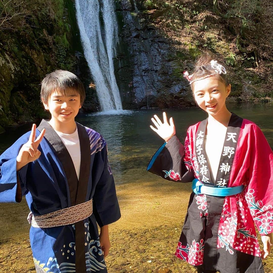 大里菜桜さんのインスタグラム写真 - (大里菜桜Instagram)「㊗️四国コンテンツ映像フェスタ2020にて「獅子家のハピハピダンス」が審査員特別賞を受賞したそうです🎉🎊🏆おめでとうございます🍾 自粛ばかりで、しばらく魅力溢れる三木町に行けないままですが、美しい風景や素敵スポット美味しい食べ物等いろんなことが思い出されて早く遊びに行きたいな❤️ 舞ちゃんにも会いたいよぉ😍 獅子家のハピハピダンスを、まだみたことがない方は YouTubeにアップされているので是非チェックしてね😉  #三木町#獅子家#獅子家のハピハピダンス#桑野魁#大里菜桜#ハリウッドラテ#舞ちゃん＃四国コンテンツ映像フェスタ＃審査員特別賞#獅子舞#獅子#ニコ☆プチ＃プチモ」1月31日 16時59分 - naooosato