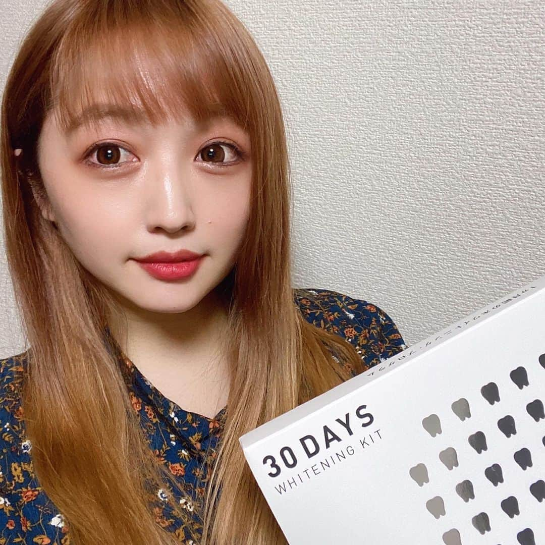 橋元優菜のインスタグラム：「. 30日間で白い歯をつくる歯磨きセット  『美歯口 30DAYS WHITENING KIT(ビハク サンジュウデイズ ホワイトニングキット) 』 ↓  @30days_whitening_kit   2回目🦷✨ . . 今から間に合うバレンタインへの自分磨きですって🤭 . . 1回ずつ小分けにされた歯磨き粉を30日間使い続けることで だんだん白く輝く歯に🦷 . . ホワイトニングの照射が苦手な私にはとても良きです😏 . . . . . . #美歯口 #30DAYS #美歯口ホワイトニングキット #ホワイトニング #シャリオン #ホワイトニング歯磨き粉  #審美歯科 #白い歯 #歯を白くする方法  #歯を白くする #歯を白くしたい #PR #歯のホワイトニング #ホワイトニングキット #ホワイトカラー #オシャレ歯磨き粉 #歯磨き粉 #はみがき #美白 #セミロングヘア #白い #白い箱 #美容アイテム #アラサー女子 #アラフォー女子 #バレンタイン #バレンタインデー #バレンタインディナー #デートメイク #芸能人は歯が命」